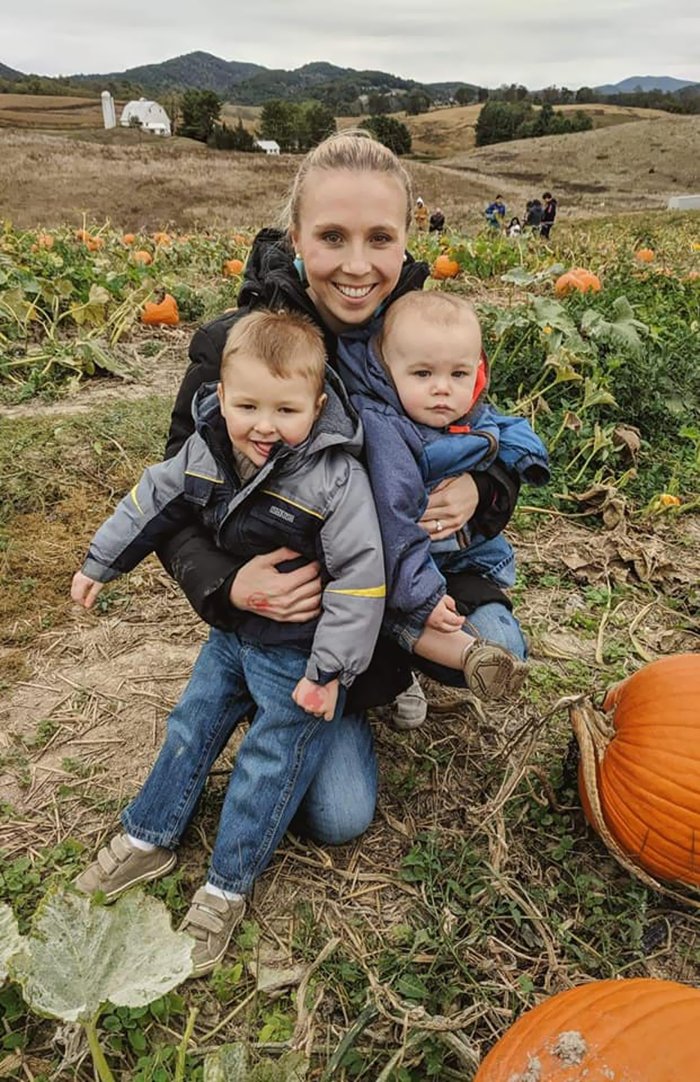 Pro-Life Couple Goes Viral For Asking Women To Let Them Adopt Their Baby If They Are Considering Abortion And Succeeds Pro-Life Couple Goes Viral For Asking Women To Let Them Adopt Their Baby If They Are Considering Abortion And Succeeds