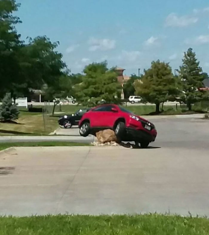 Someone Put Down A Huge Stone To Stop Curb Jumpers And Capture The Fools That Ignore It Someone Put Down A Huge Stone To Stop Curb Jumpers And Capture The Fools That Ignore It