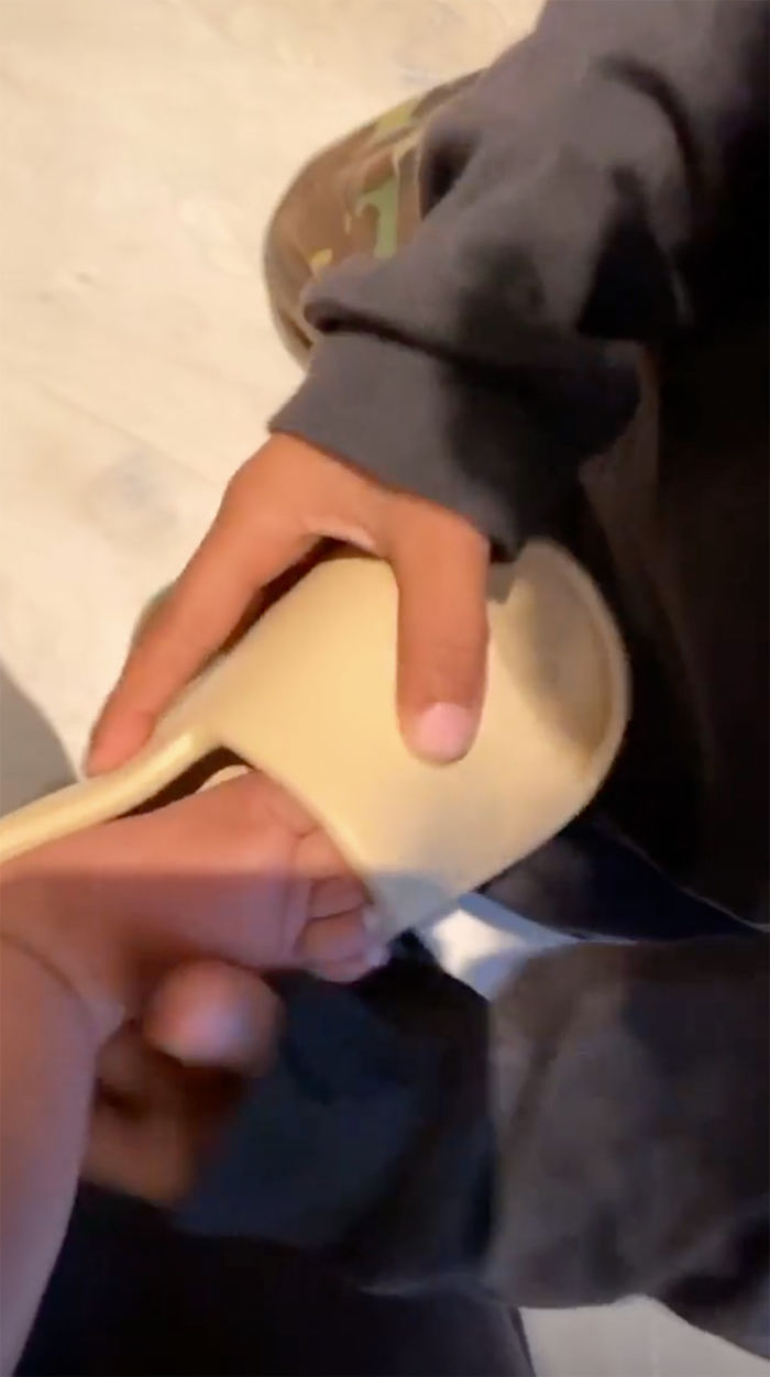 Snoop Dogg Laughs At Kanye West's Attempts At Fashion By Calling His New Slides 'Jail Slippers' Snoop Dogg Laughs At Kanye West's Attempts At Fashion By Calling His New Slides 'Jail Slippers'