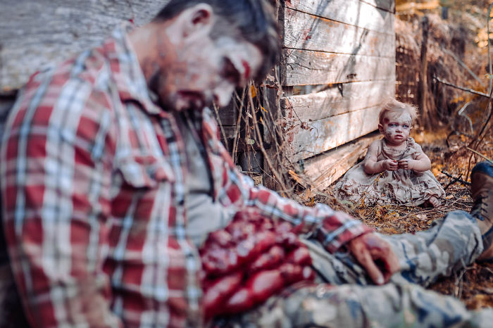 Mom Turns Her Baby Into A Zombie For A Horror Photoshoot And The Kid Absolutely Nails It Mom Turns Her Baby Into A Zombie For A Horror Photoshoot And The Kid Absolutely Nails It