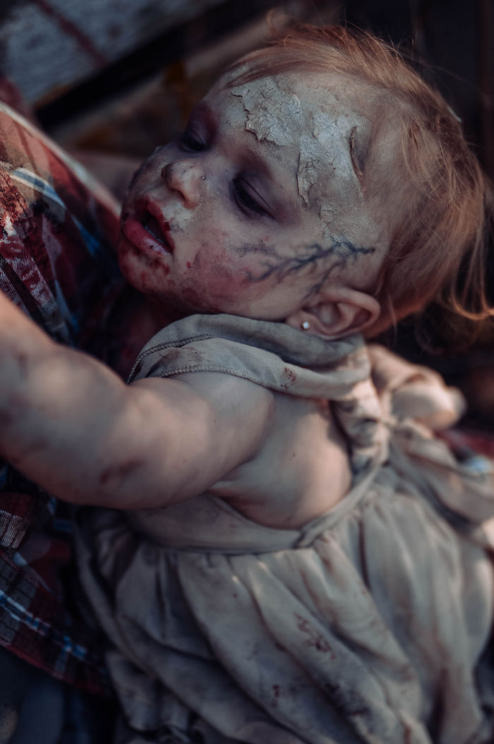 Mom Turns Her Baby Into A Zombie For A Horror Photoshoot And The Kid Absolutely Nails It Mom Turns Her Baby Into A Zombie For A Horror Photoshoot And The Kid Absolutely Nails It