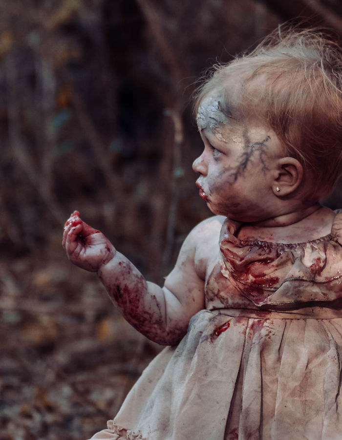 Mom Turns Her Baby Into A Zombie For A Horror Photoshoot And The Kid Absolutely Nails It Mom Turns Her Baby Into A Zombie For A Horror Photoshoot And The Kid Absolutely Nails It