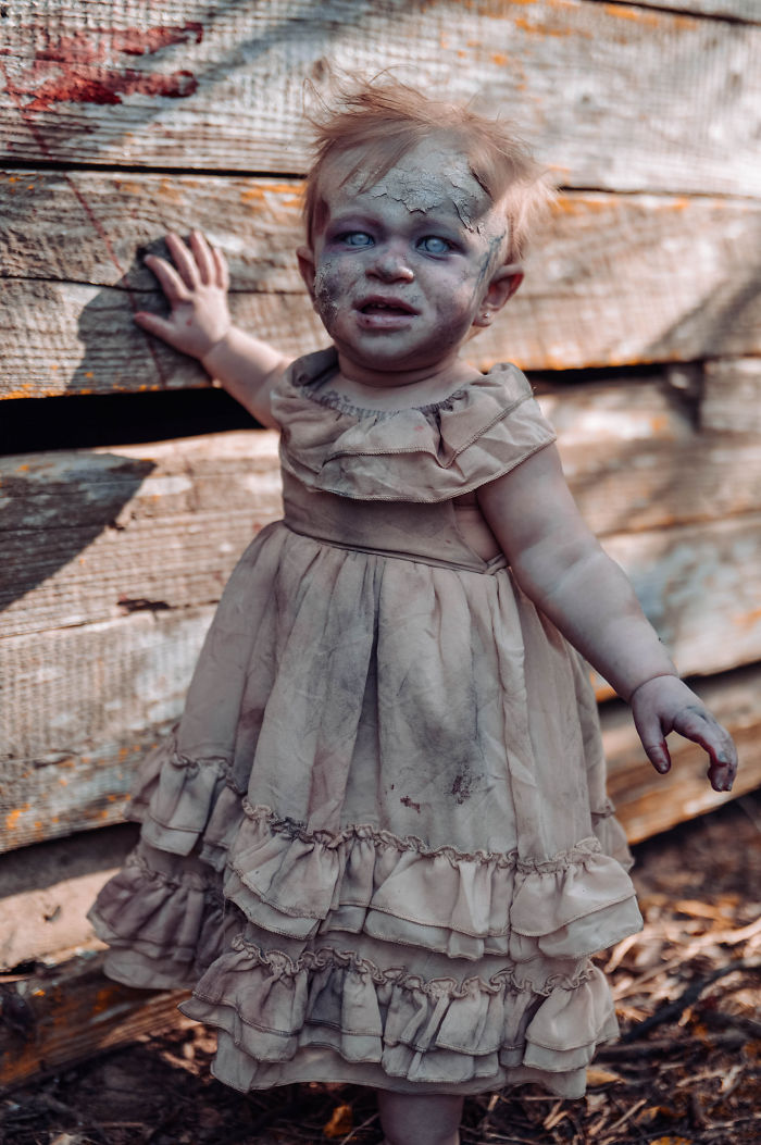 Mom Turns Her Baby Into A Zombie For A Horror Photoshoot And The Kid Absolutely Nails It Mom Turns Her Baby Into A Zombie For A Horror Photoshoot And The Kid Absolutely Nails It
