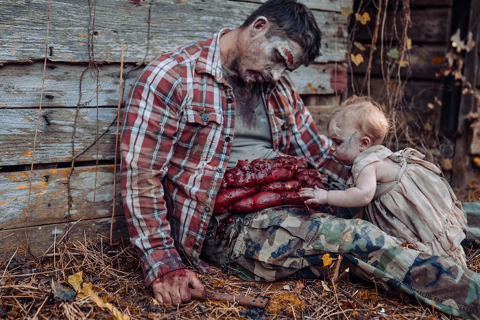 Mom Turns Her Baby Into A Zombie For A Horror Photoshoot And The Kid Absolutely Nails It Mom Turns Her Baby Into A Zombie For A Horror Photoshoot And The Kid Absolutely Nails It