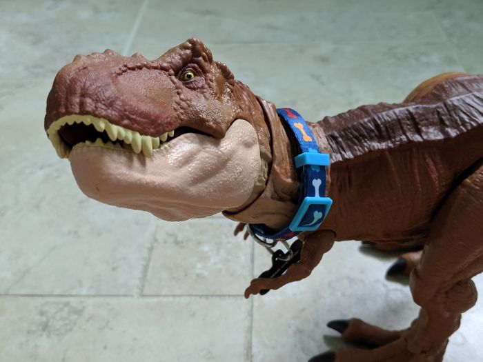 Mom Didn't Let Her Kid Buy A T-Rex Because It's 'Too Violent', They Buy One When They Grow Up And The Pics Are Hilarious Mom Didn't Let Her Kid Buy A T-Rex Because It's 'Too Violent', They Buy One When They Grow Up And The Pics Are Hilarious