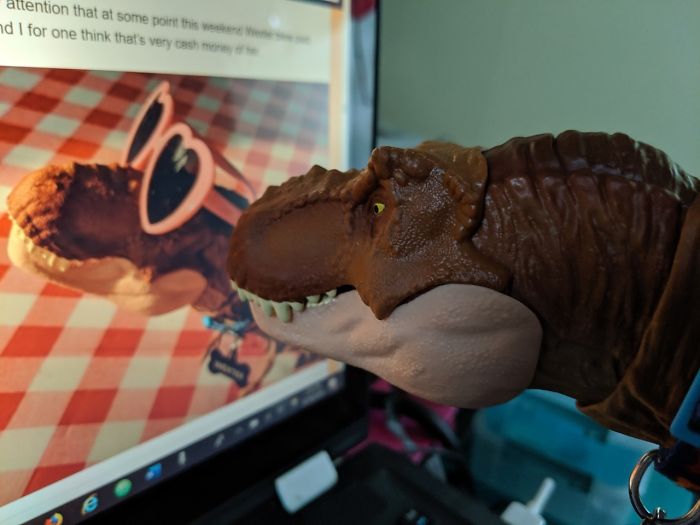 Mom Didn't Let Her Kid Buy A T-Rex Because It's 'Too Violent', They Buy One When They Grow Up And The Pics Are Hilarious