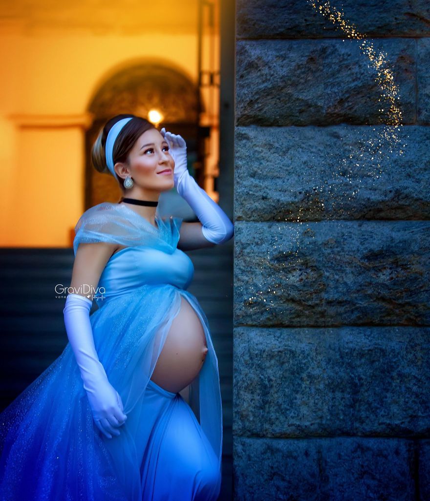 Brazilian Photographer Turns Moms-To-Be Into Disney Princesses (17 Pics)
