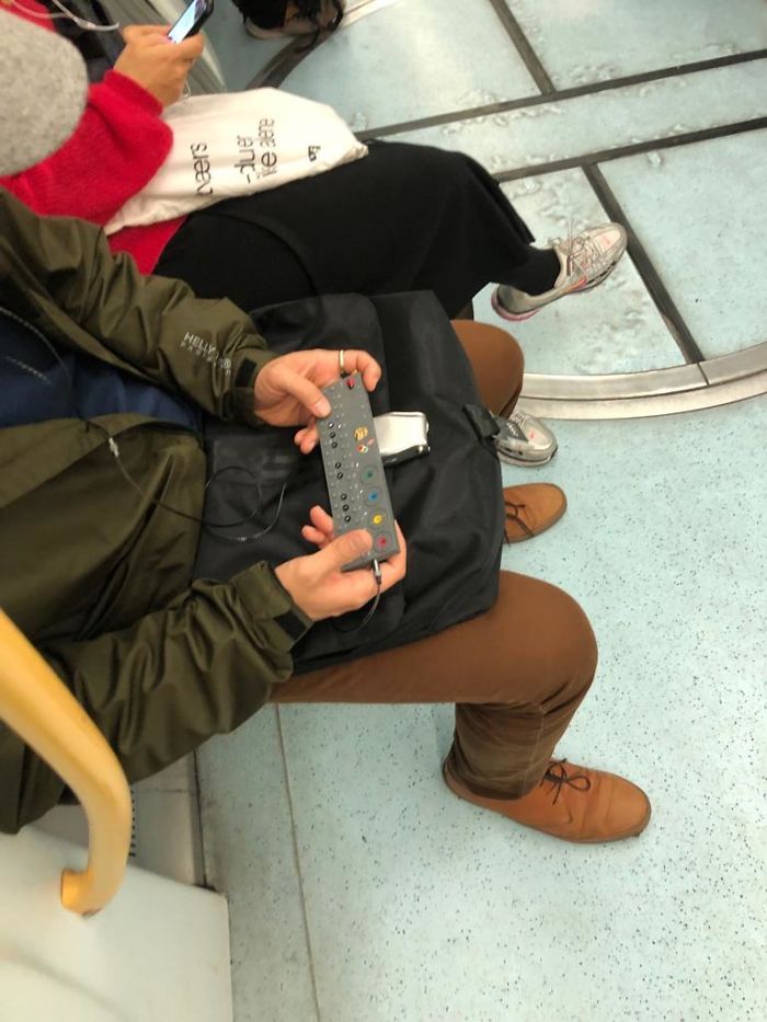 Spotted On The Train In Copenhagen This Morning. Rolling White Light Across The Buttons, The Colour Lights Flashed Sporadically. Headphones Jack Connected And The User Was Wearing Headphones. Ladybug Appears On The Top Left. What Is This Thing?