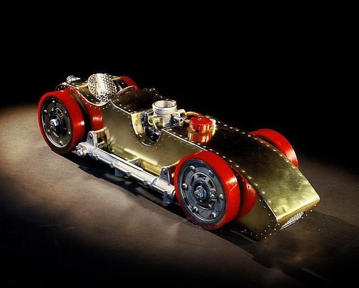 This Artist Makes Art Out Of Things That Seemingly Would Do No Good Anymore