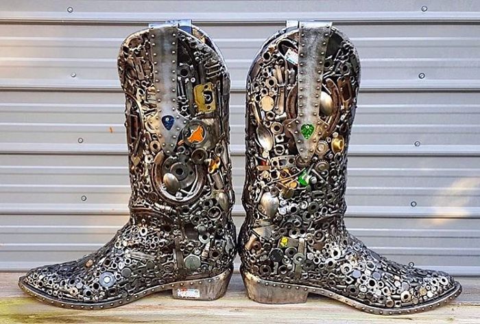 This Artist Makes Art Out Of Things That Seemingly Would Do No Good Anymore