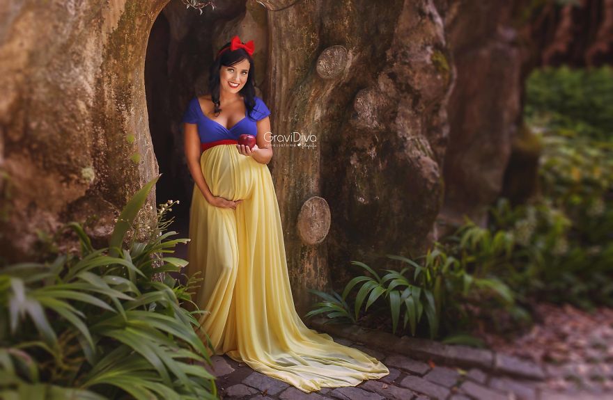 Brazilian Photographer Turns Moms-To-Be Into Disney Princesses (17 Pics)