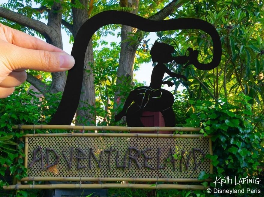 I Hold Up Paper At Disney Parks!