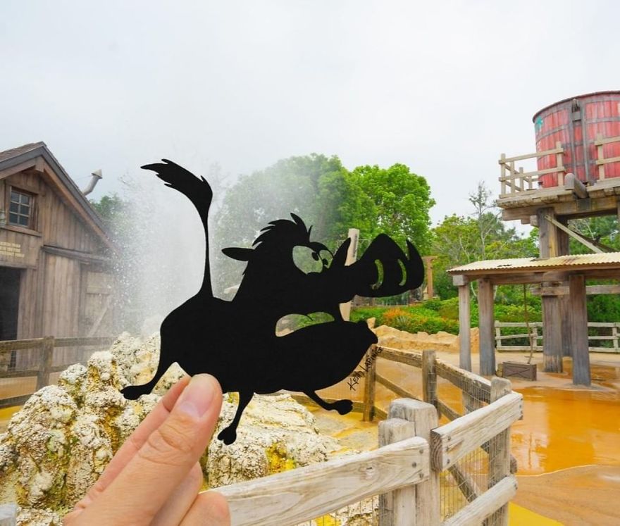 I Hold Up Paper At Disney Parks!