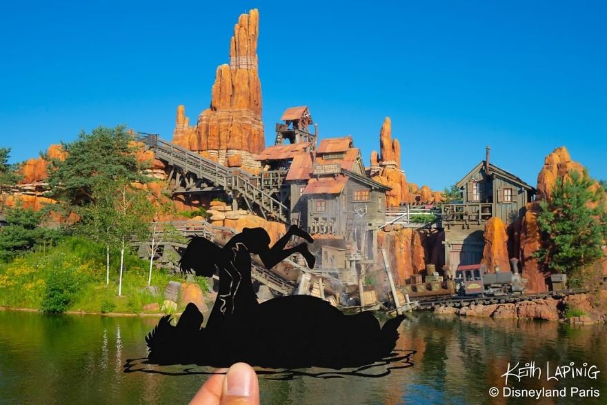 I Hold Up Paper At Disney Parks!