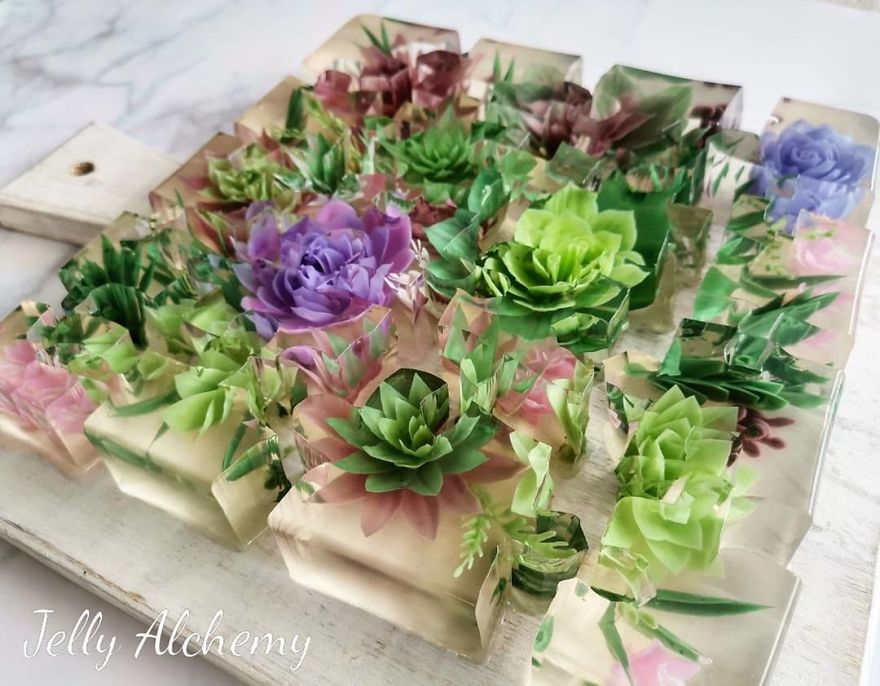 I Handcraft Realistic Floral 3D Jelly Koi Ponds, Birds And Characters.