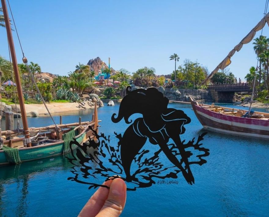 I Hold Up Paper At Disney Parks!