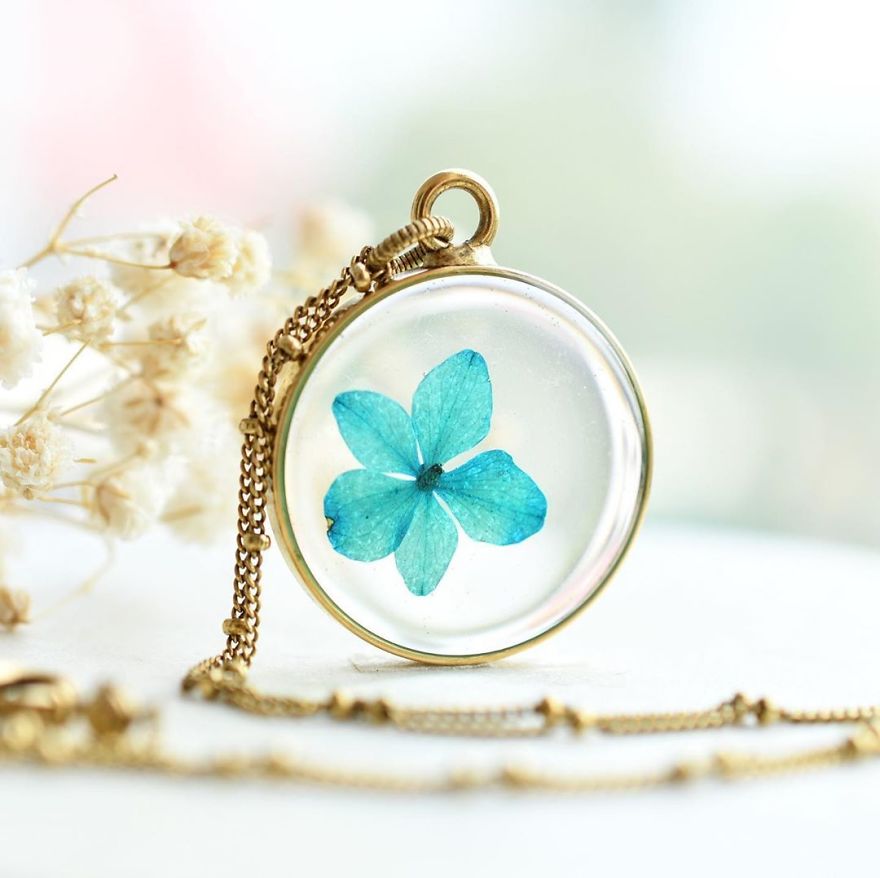 I Preserve Flowers In Resin