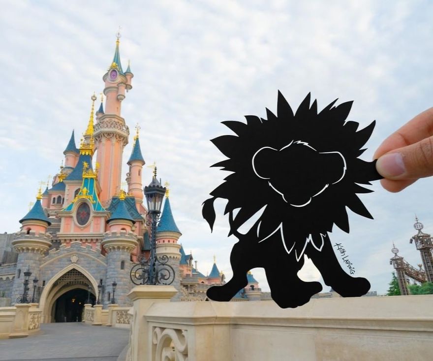 I Hold Up Paper At Disney Parks!