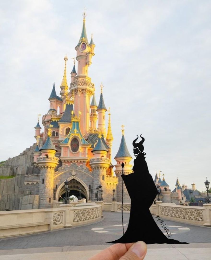 I Hold Up Paper At Disney Parks!