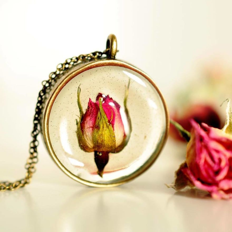 I Preserve Flowers In Resin