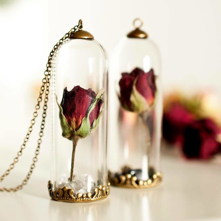 I Preserve Flowers In Resin