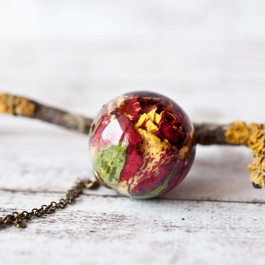 I Preserve Flowers In Resin