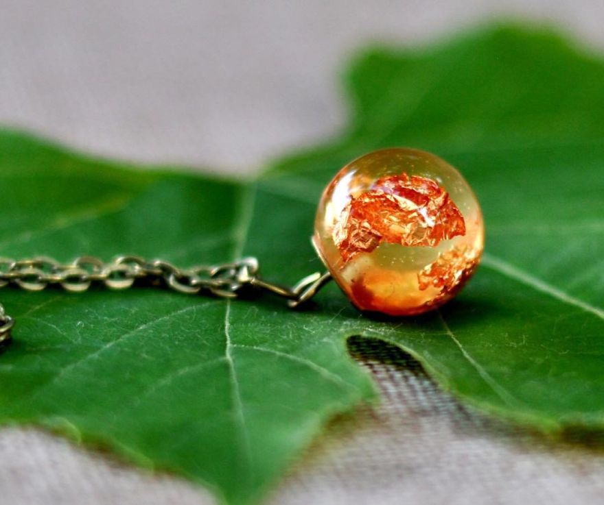 I Preserve Flowers In Resin