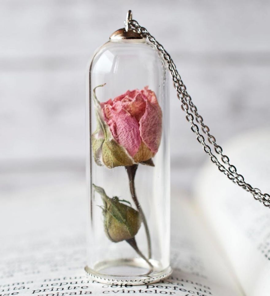 I Preserve Flowers In Resin