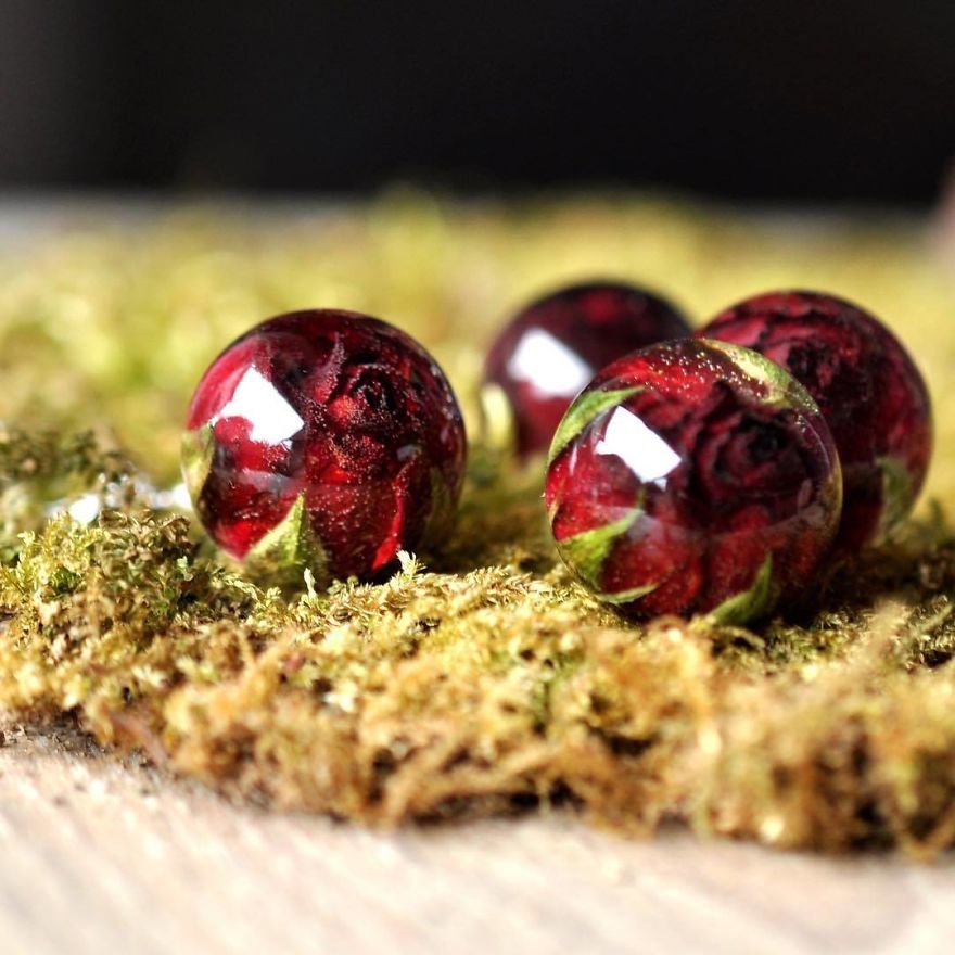 I Preserve Flowers In Resin