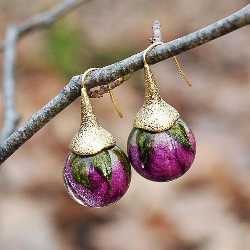 I Preserve Flowers In Resin