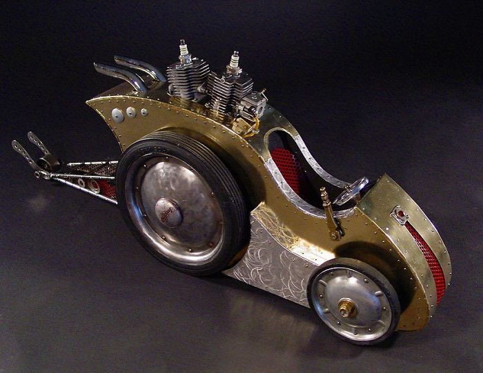 This Artist Makes Art Out Of Things That Seemingly Would Do No Good Anymore