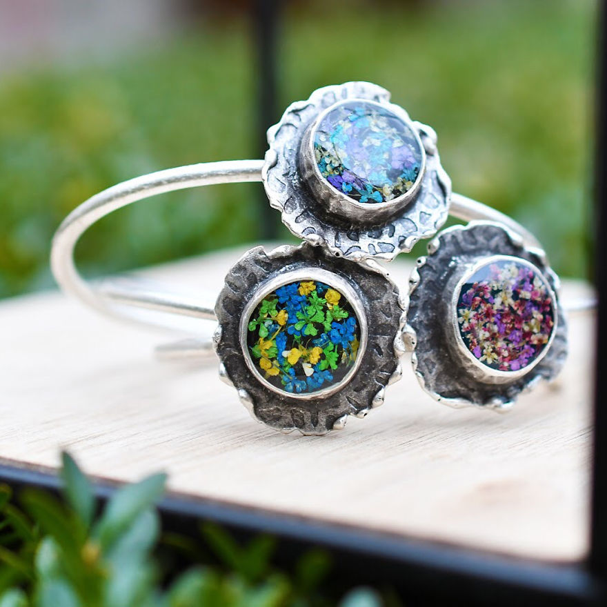 I Preserve Flowers In Resin