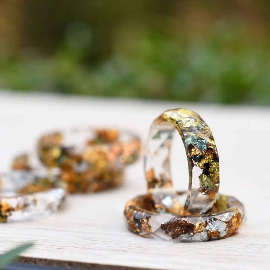 I Preserve Flowers In Resin