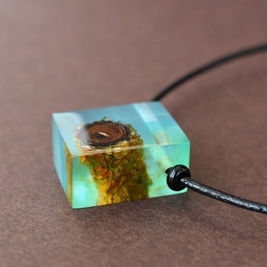 I Preserve Flowers In Resin