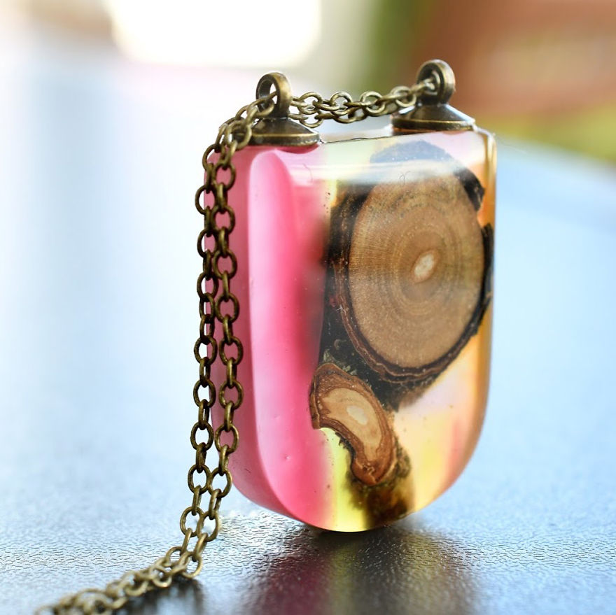 I Preserve Flowers In Resin