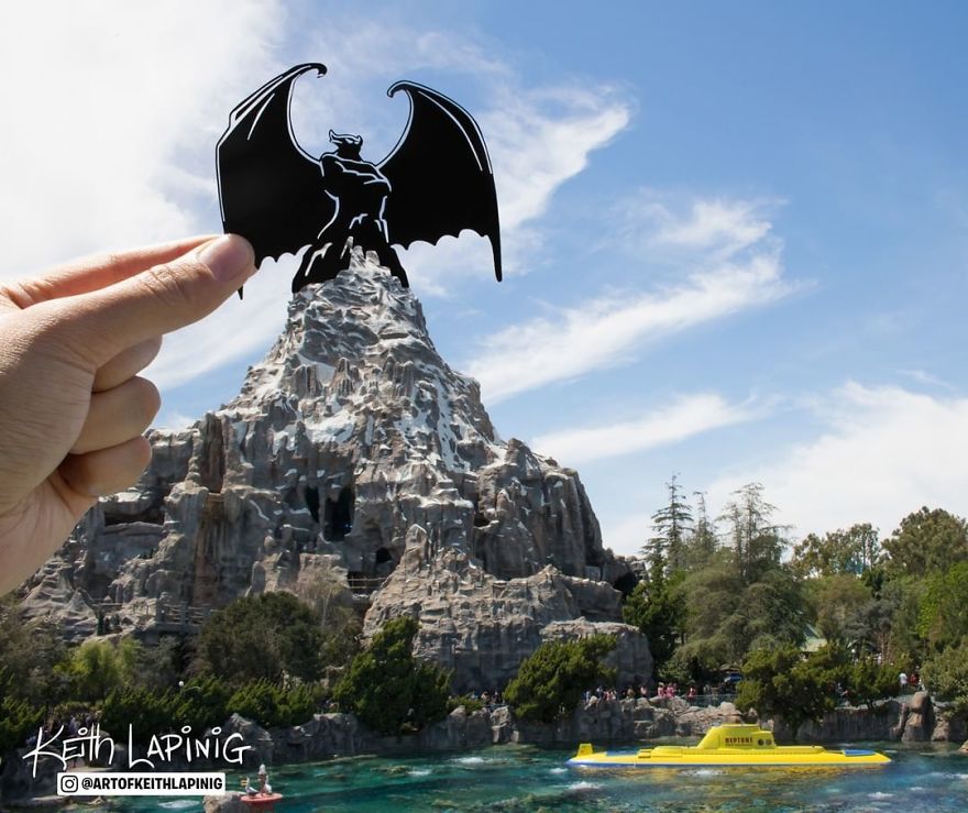 I Hold Up Paper At Disney Parks!