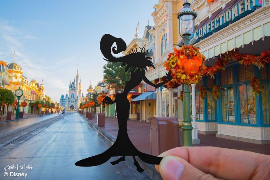 I Hold Up Paper At Disney Parks!