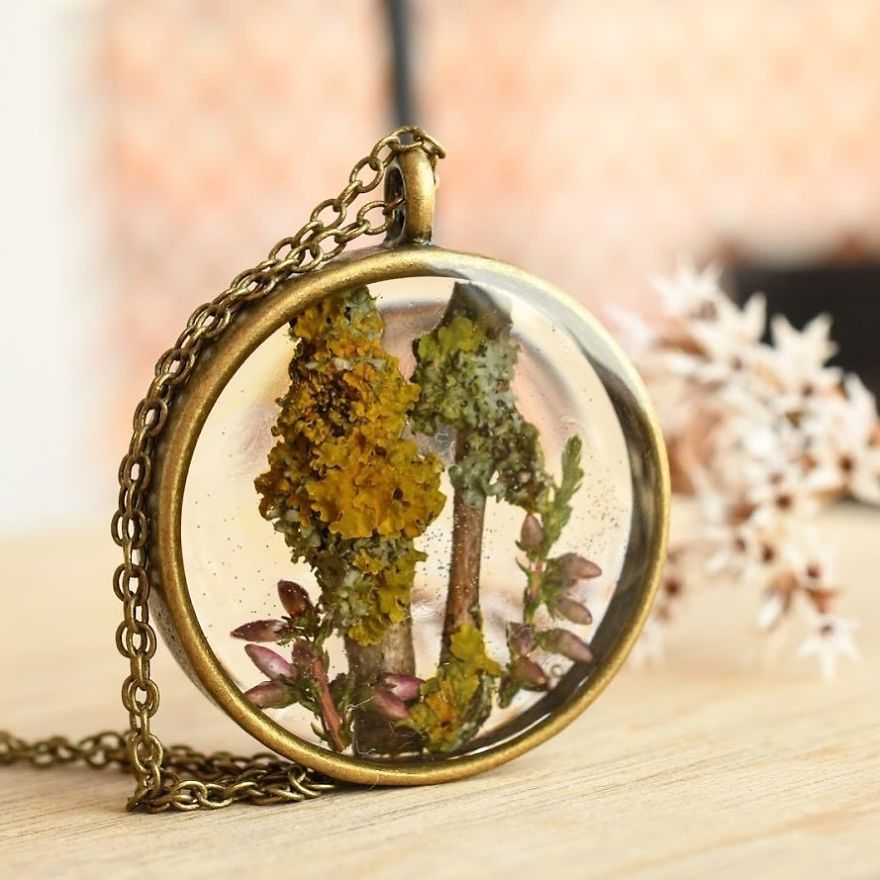 I Preserve Flowers In Resin