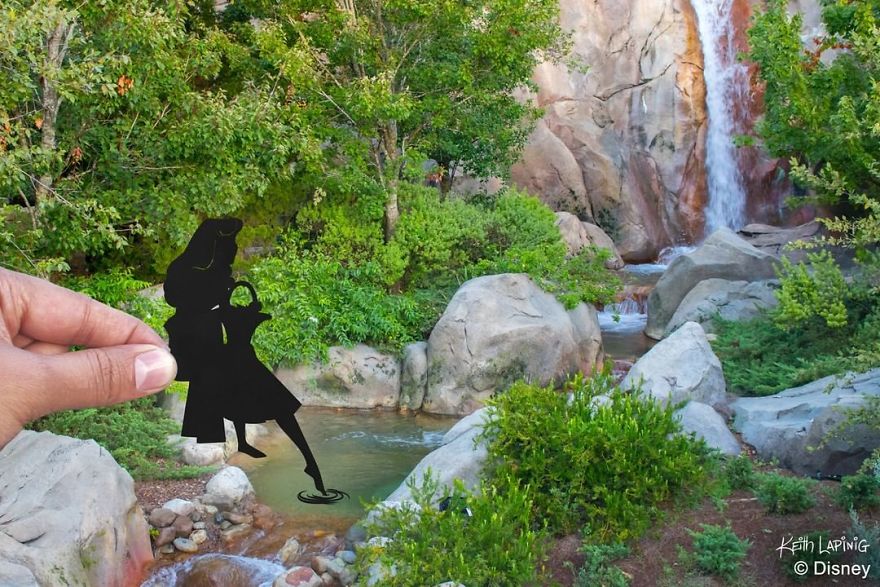 I Hold Up Paper At Disney Parks!