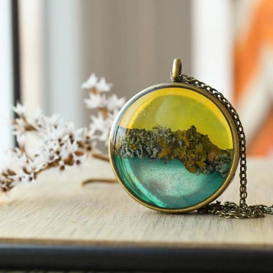 I Preserve Flowers In Resin