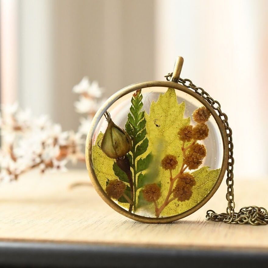 I Preserve Flowers In Resin