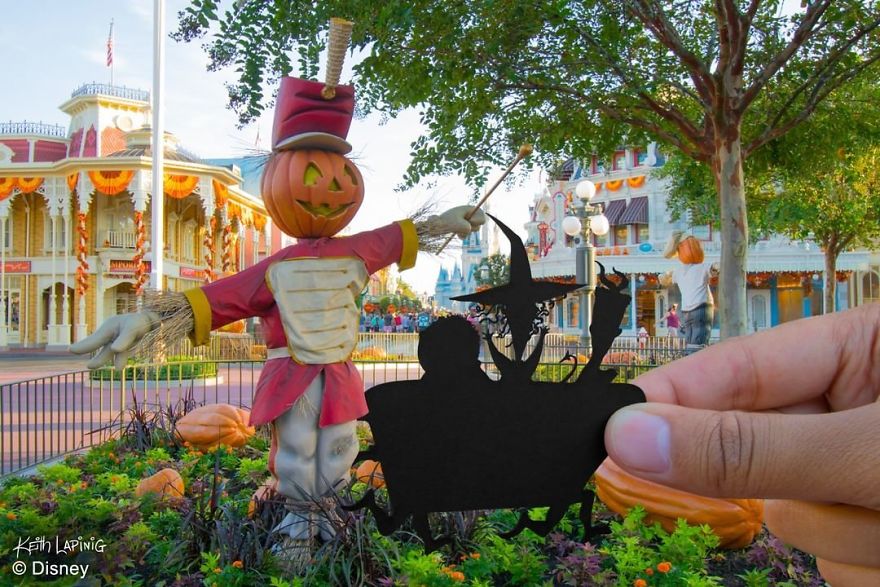 I Hold Up Paper At Disney Parks!