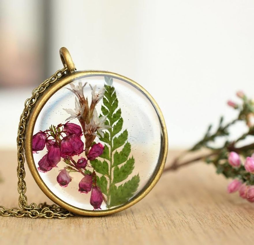 I Preserve Flowers In Resin