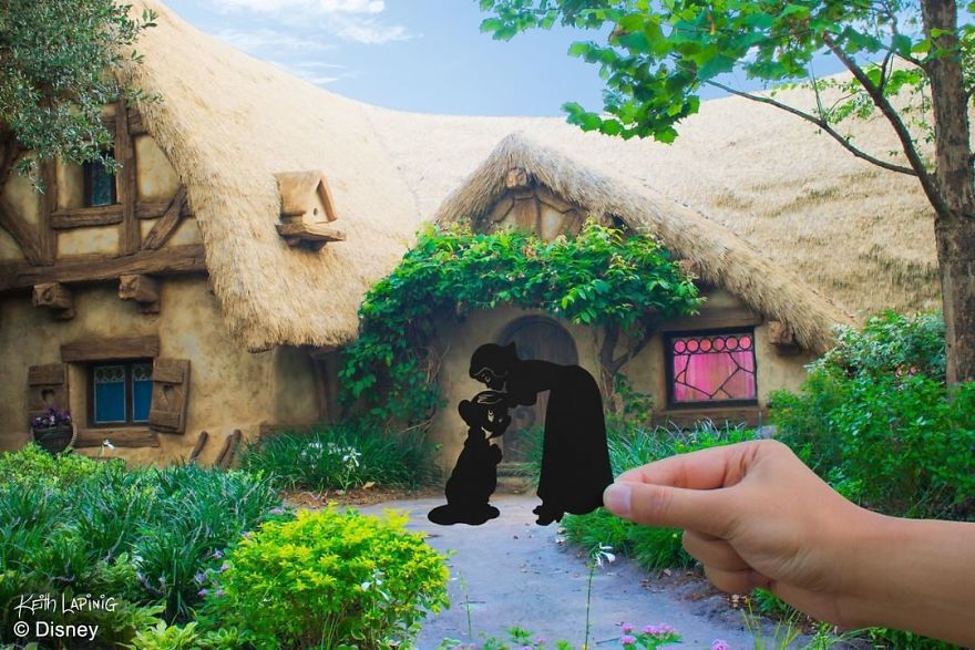 I Hold Up Paper At Disney Parks!