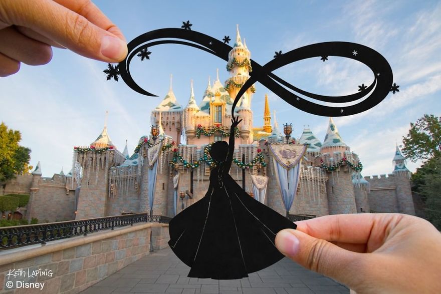 I Hold Up Paper At Disney Parks!