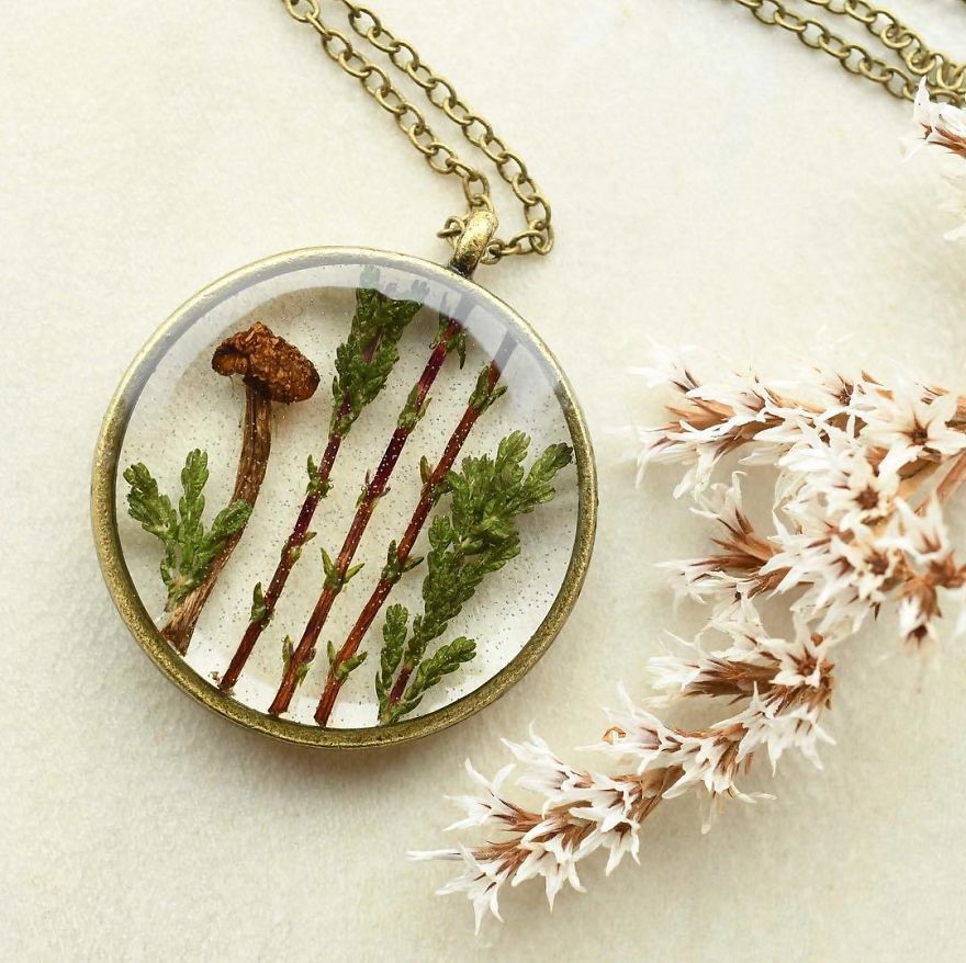 I Preserve Flowers In Resin