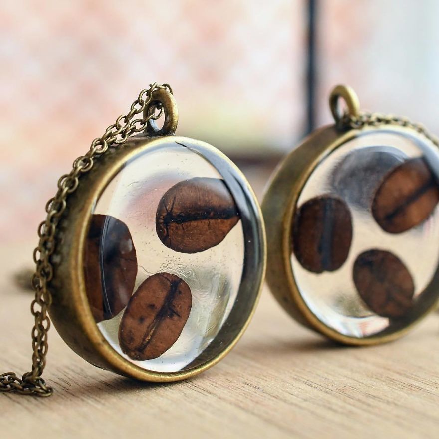 I Preserve Flowers In Resin