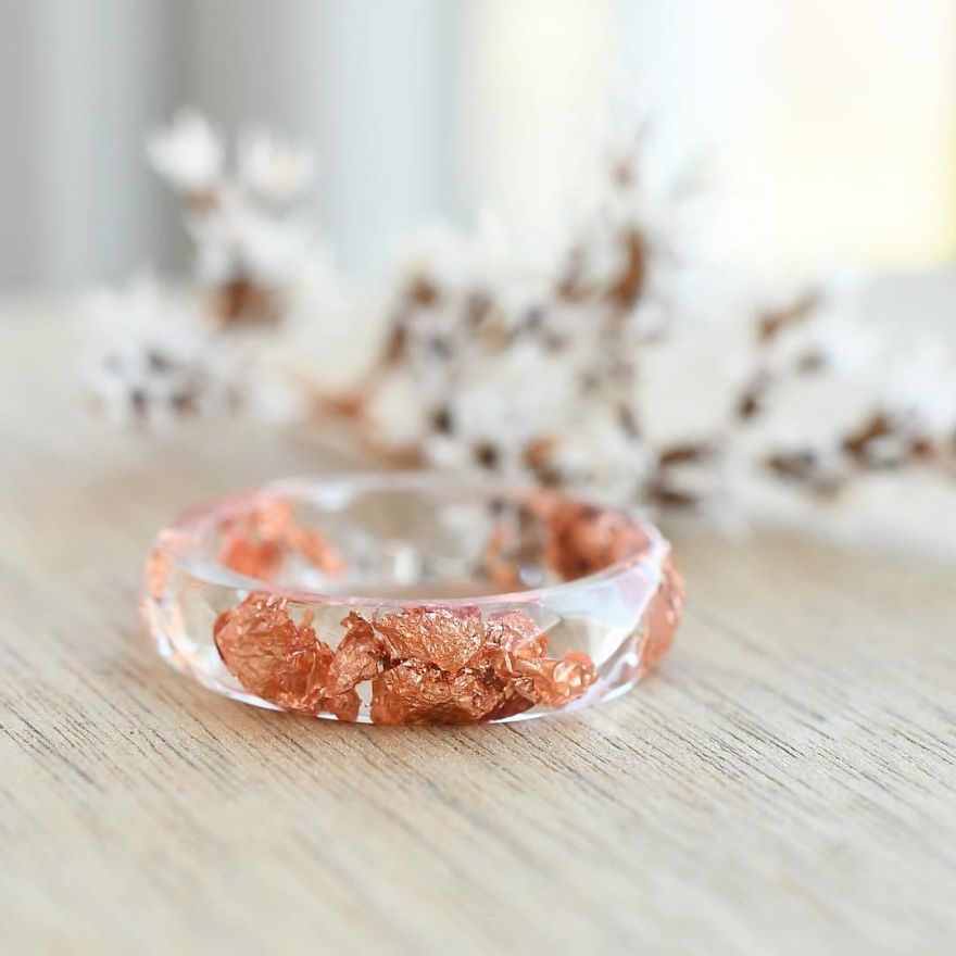 I Preserve Flowers In Resin