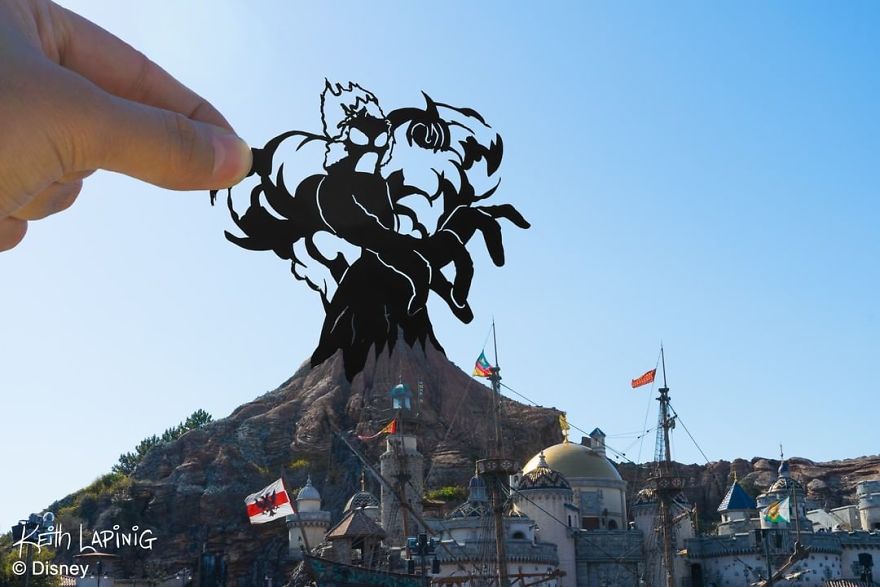 I Hold Up Paper At Disney Parks!