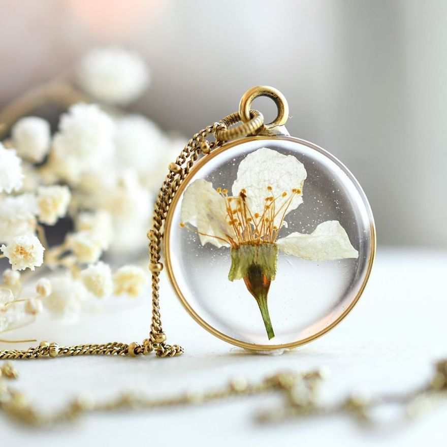 I Preserve Flowers In Resin